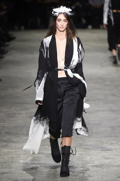 Look 25